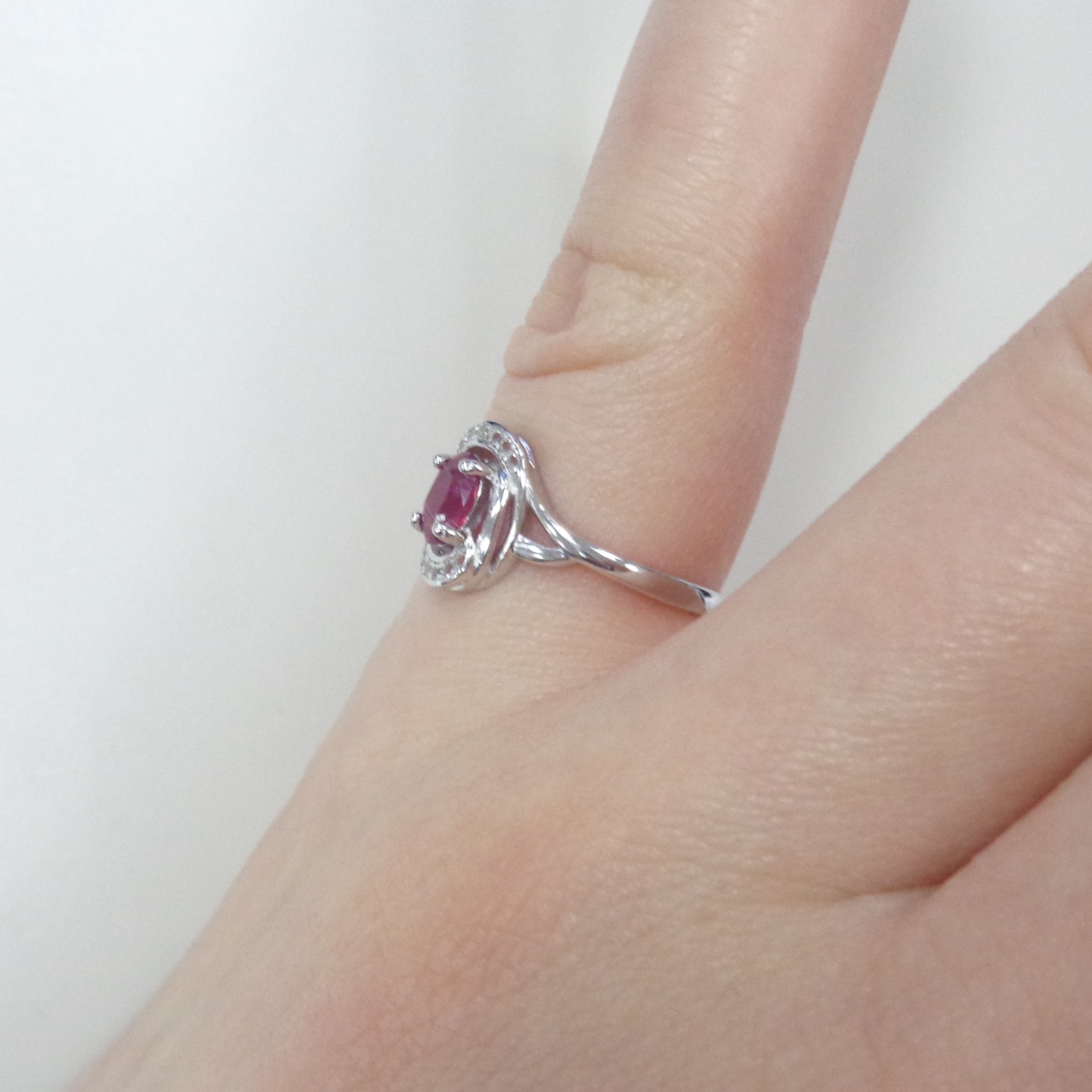 Серебряное кольцо с рубином